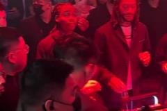 网友晒罗斯中国行现身酒吧:离偶像最近的一次