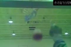 装杯成功,进球有效。 乔丹 闭眼罚球稳稳命中,这是肌肉记忆吧