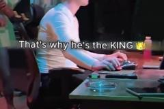 国外詹蜜唱詹姆斯之歌:老詹能扣篮三分带队Carry 他就是King