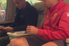 父子情深!青岛红狮与辽宁铁人赛后,里瓦尔多与爱子团聚