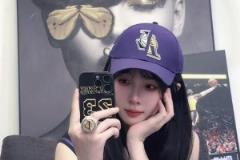 女詹密穿紫色高跟鞋+23号球衣:湖人加油呀!!