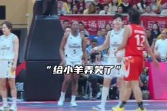 这球是小羊防守犯规 还是阿梦进攻犯规呢?吧友们给分析分析