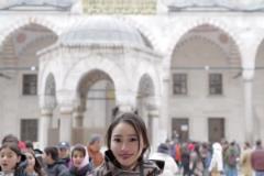 颜值真高!孟超晒旅行照:祝大家假期愉快!