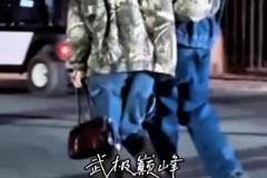 球场失意情场得意!布克被拍到与新女友深夜散步