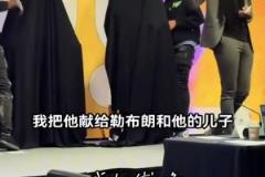 历史上首个父子蜡像亮相,艺术家在发布会展示詹姆斯父子蜡像
