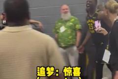 小学生实锤库里赛后放声大笑+蹦蹦跳跳!跟放学似的