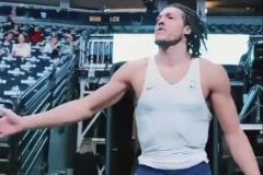 男人中的男人!戈登这不羁的发型和壮硕的身材不愧是人中吕布