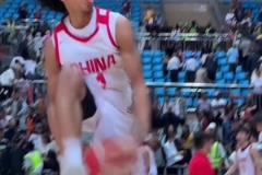 科尔:库里明天会做核磁共振检查,他对自己受伤感到沮丧,我们也很担心他