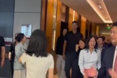 新鲜的易建联来啦!太帅了吧...