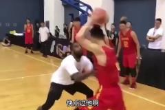 欧文单挑国青,真就降维打击呗..