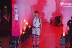 未来男篮希望?中国小将淡厚然在NCAA对位准状元弗拉格!