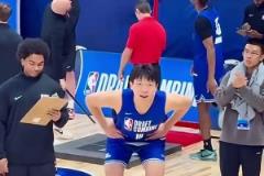 下一个登贝莱?亚马尔已经好几次训练迟到了,弗里克很不满