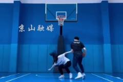 李添荣女友晒游玩照片,非常惬意啊
