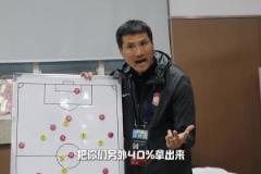 带青岛西海岸越来越好!来看邵佳一更衣室里的强大气场