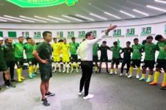 前国安主帅苏亚雷斯重回中超,重温他的更衣室镇场能力