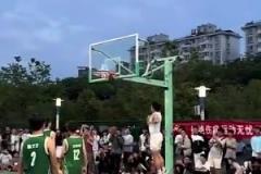 云南滑翔机现身野球场,180不到各种滑翔炸扣,画风独一档
