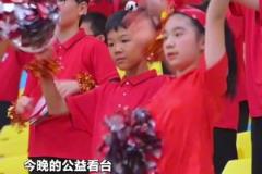 建议普及!蓉城比赛中场时,观众玩起互动游戏,镜头下大家反应不一