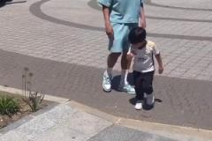 姆巴佩当众被小孩哥打了打,第一次看到姆巴佩被小孩子讨厌啊