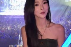 这穿搭好吸睛啊!美女主播金佳悦现身张学友演唱会~