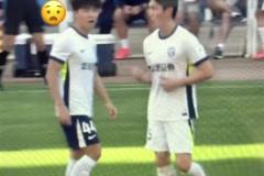 真男人!拉菲尼亚在巴萨主场跪行❤️