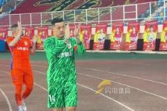 泰山队5-0青岛红狮晋级足协杯16强,泰山队队员赛后与球迷互动
