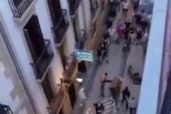 数万名曼联和热刺球迷涌入毕尔巴鄂,双方在街头发生斗殴