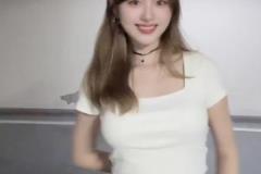 扭的挺好呀!美女主播小七晒技能:跳舞这事你们还是找别人吧