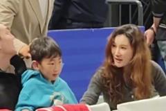 大6岁妻子发文力挺周琦,透露曾用离婚逼其回国!